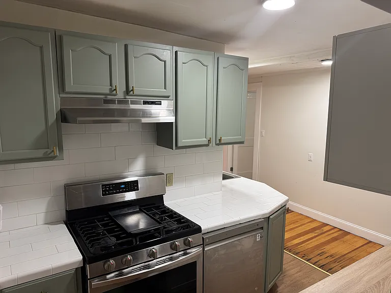 160 Washington St #2 — Photo 3