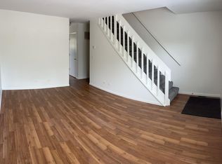 26330 N Diamond Lake Rd, Mundelein, IL 60060