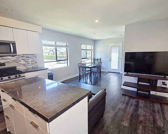 2nd image of 2651 S Hobart Blvd #1