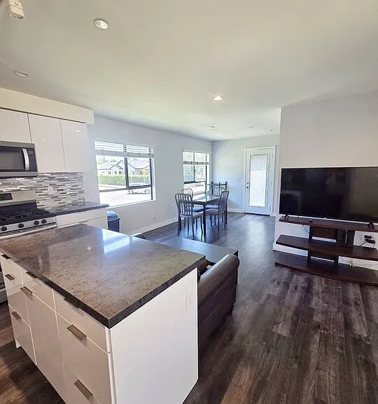2651 S Hobart Blvd #1 — Photo 9