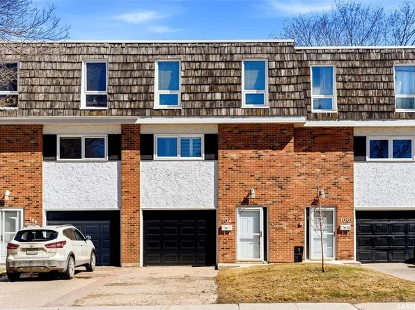 104 Lockwood ROAD, Regina, SK S4S 3G2