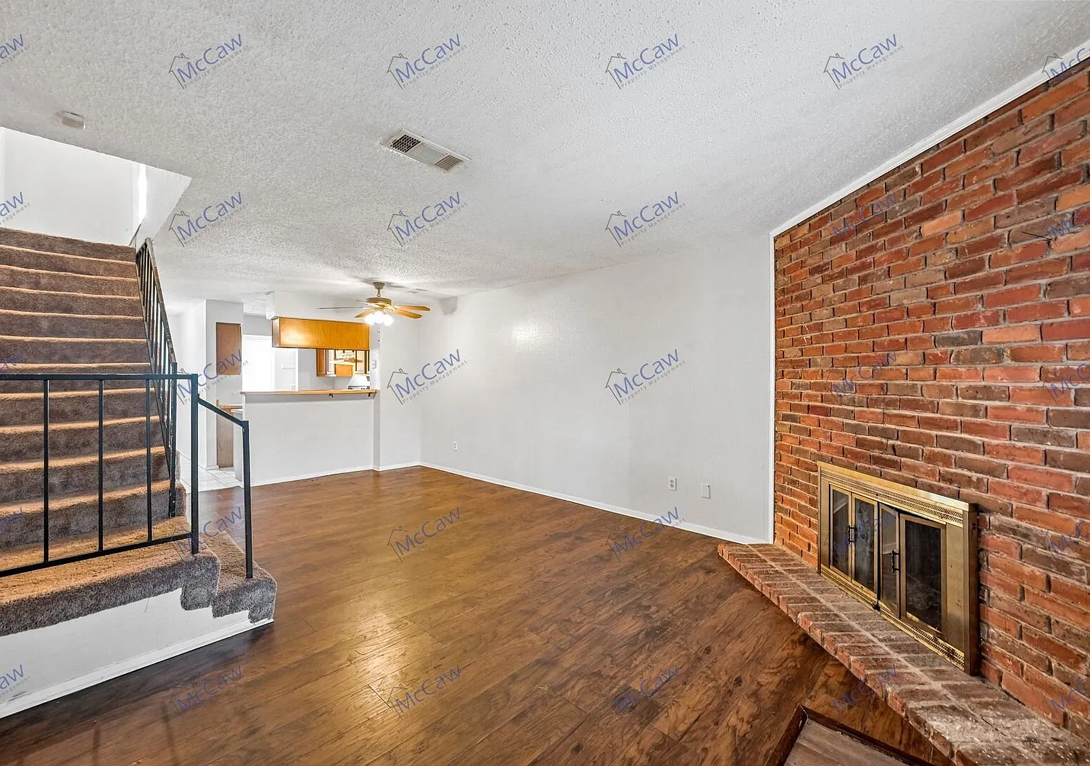 Great 2 Bed/Bath1.5 Townhome in Dallas! — Photo 4