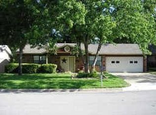761 Briarwood Ln, Hurst, TX 76053