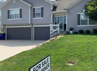 404 NE Topaz Dr, Lees Summit, MO 64086