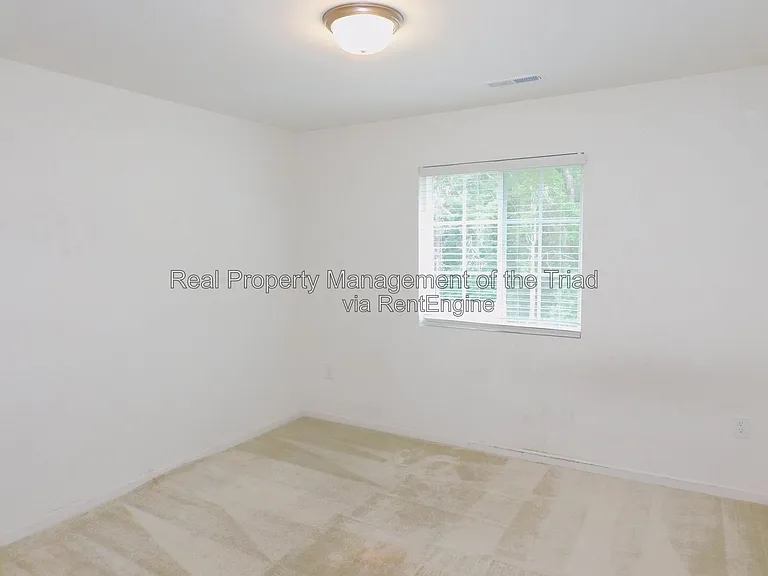 719 Torbay Dr — Photo 17
