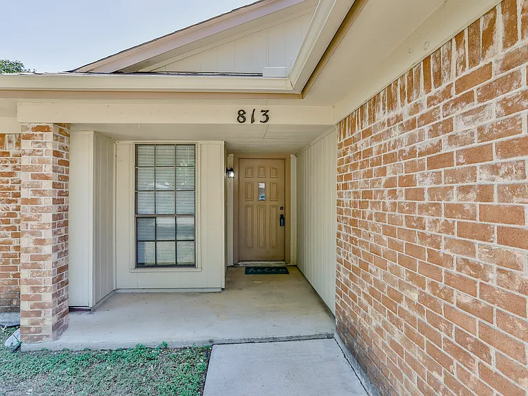 813 Bristol Ave — Photo 3
