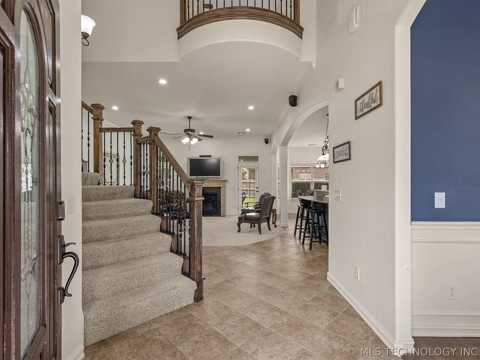3 bed, 2.5 bath, 2942 sqft, $5,900 — Photo 3