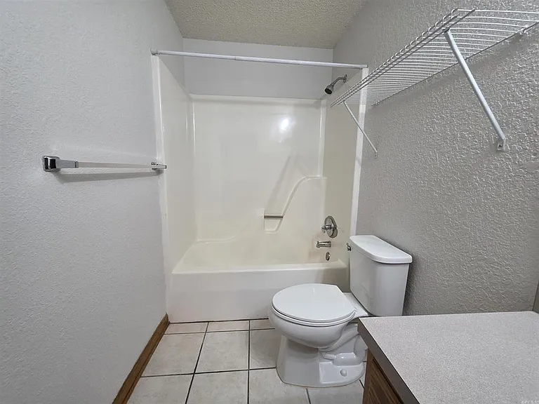 411 W 7th St #3 — Photo 15