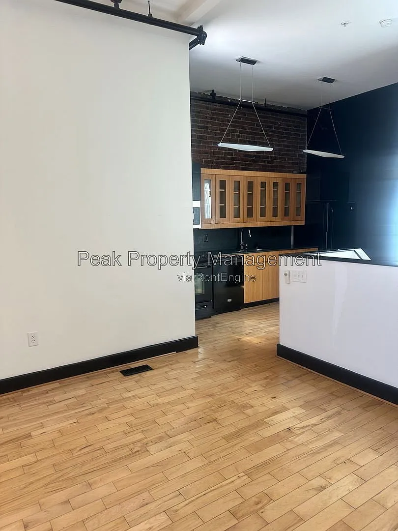 2 bed, 2.0 bath, 865 sqft, $1,425 — Photo 4