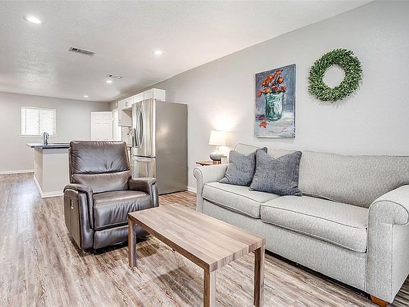 5th image of 4733 S Dr W