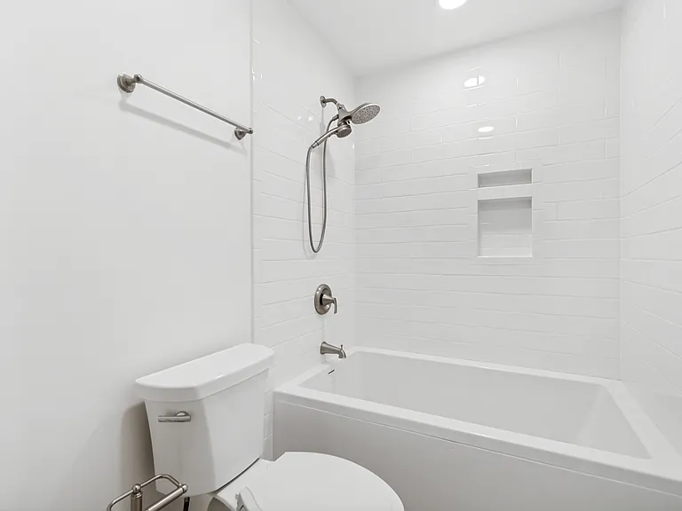 1241 Cambridge Ct — Photo 32