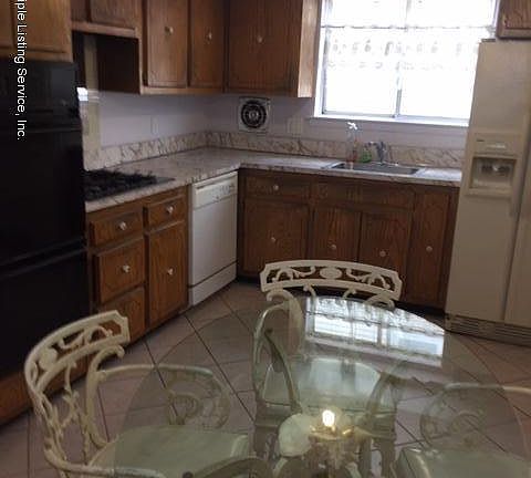 3rd image of 415 Bedford Ave