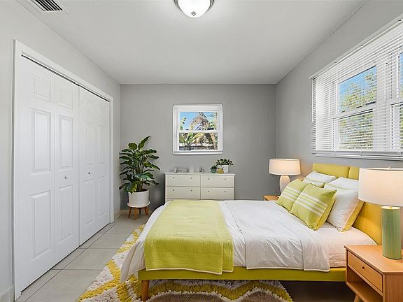 4th image of 5649 SW 36th Court