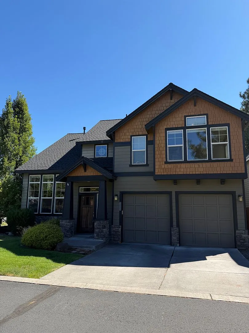 SW Bend - 3 Bed 2.5 Bath -Fenced-Corner lot-Amenities — Photo 2