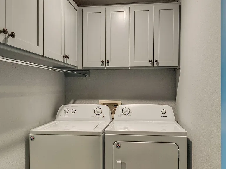 2417 Bonham Trl — Photo 35