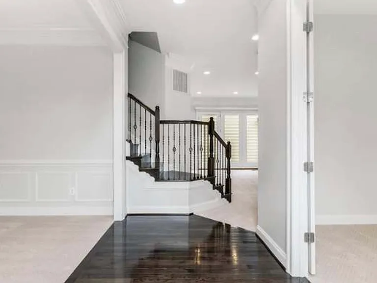 20601 Exchange St — Photo 4