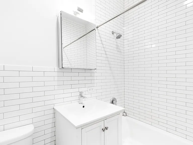 135 William St #3B — Photo 9