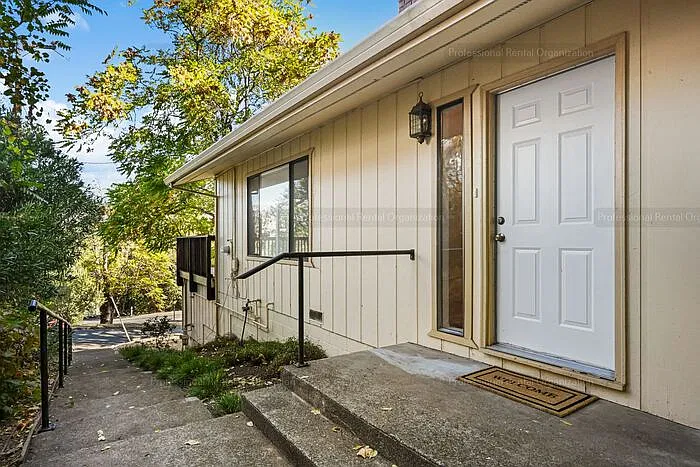 2 bed, 2.0 bath, 1368 sqft, $3,650 — Photo 4