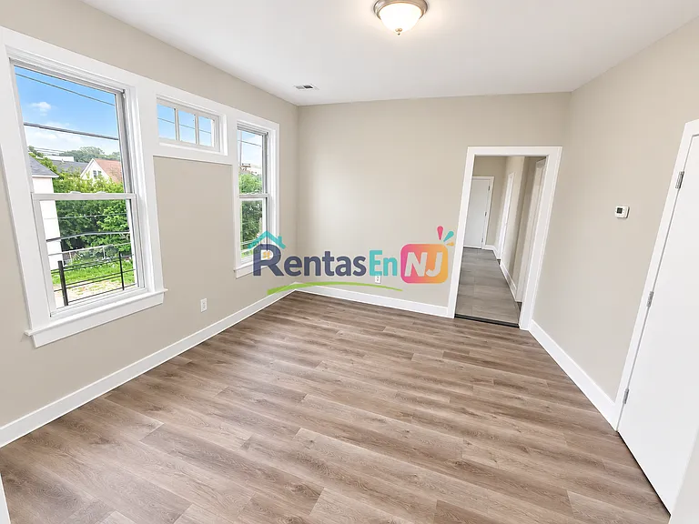 28 Wainwright St #3B — Photo 4
