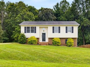 194 Woodbridge Dr, Mount Airy, NC 27030
