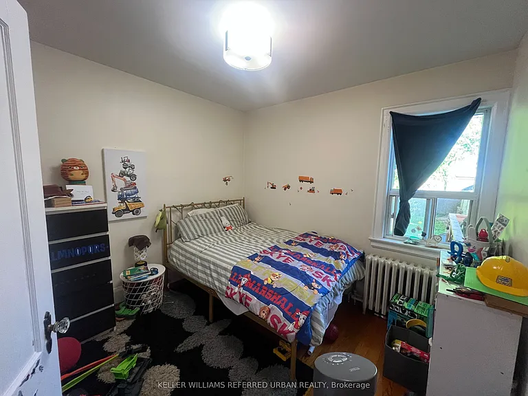 111 Clovelly Ave #MAIN FLOOR — Photo 8