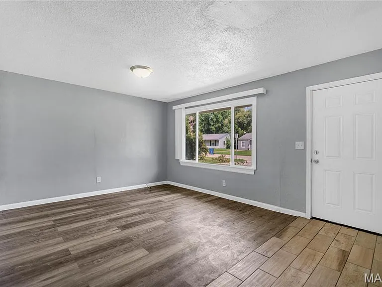 9713 Dennis Dr — Photo 5