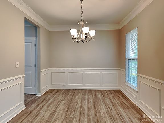 3rd image of 1625 Eastway Dr