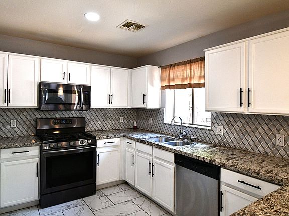 3rd image of 6222 W Jones Ave