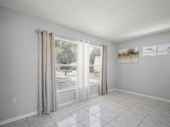 3rd image of 1010 ILLINOIS ROAD
