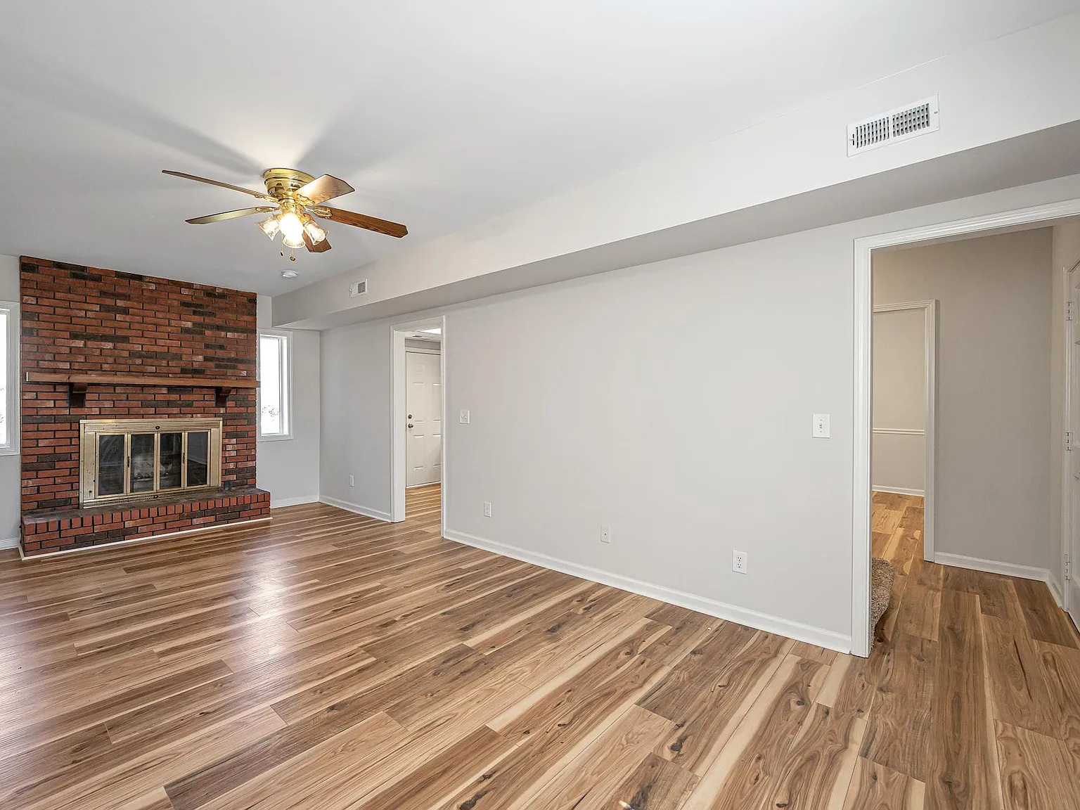 3 bed, 2.5 bath, 1560 sqft, $1,595 — Photo 3