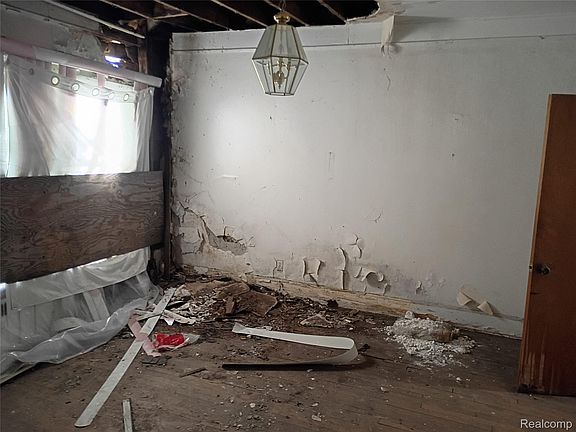 4th image of 670 Chalmers St