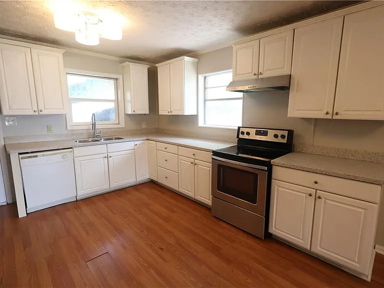 615 S Jefferson St SE — Photo 8