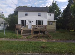 1724 Woodside Ct, Bay City, MI 48708