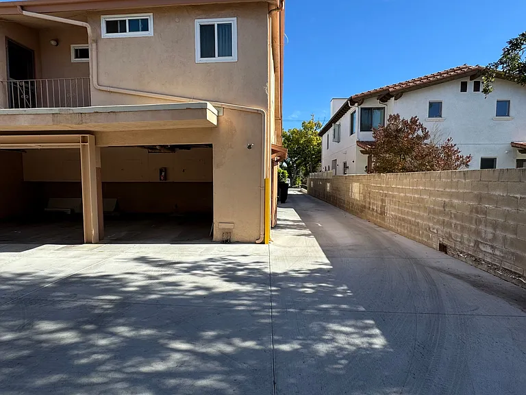 101 N Sierra Bonita Ave — Photo 3