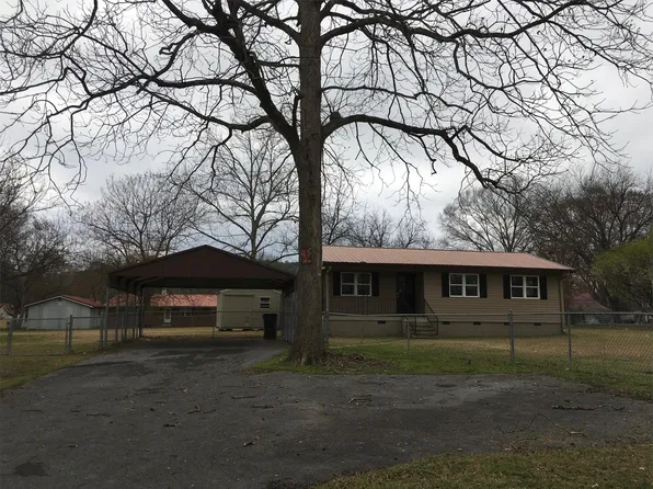 1004 Daugherty St, La Fayette, GA 30728