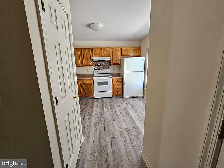 218 E North St — Photo 28