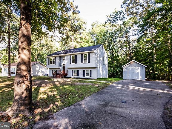 Large Driveway w/ Plenty of Parking