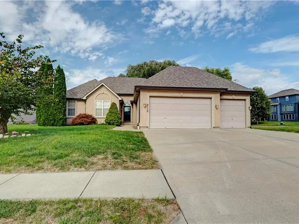 2110 NE Colonnade Ave, Blue Springs, MO 64029