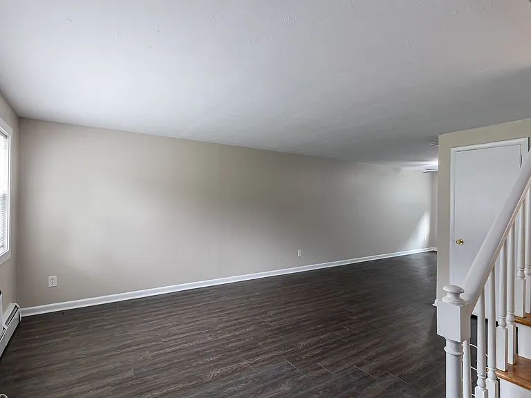 Farmington Court Apartments — Photo 32