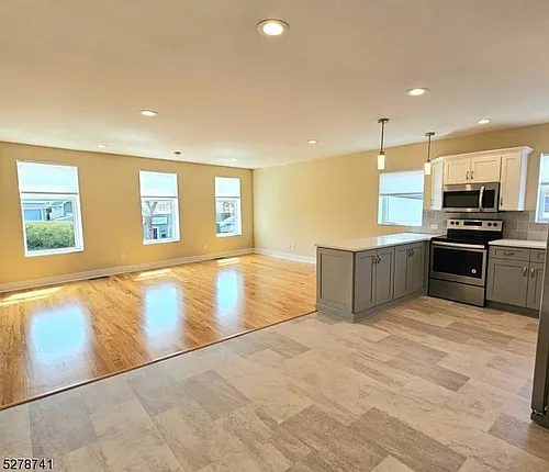 1300 Stuyvesant Ave #2L Photo 1 1300 Stuyvesant Ave #2L Photo 1