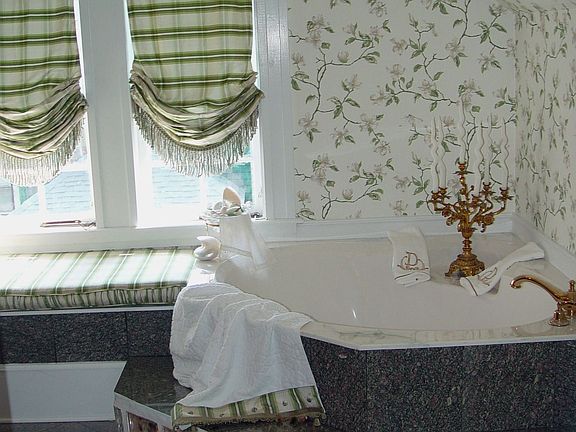 Garden tub in master bath