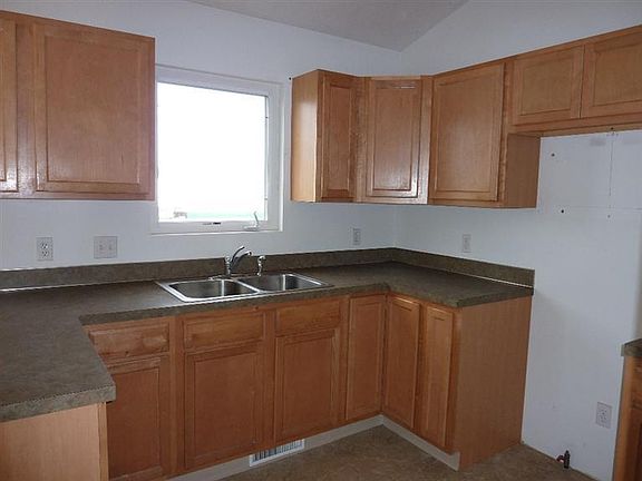 4th image of 2281 S 4th St