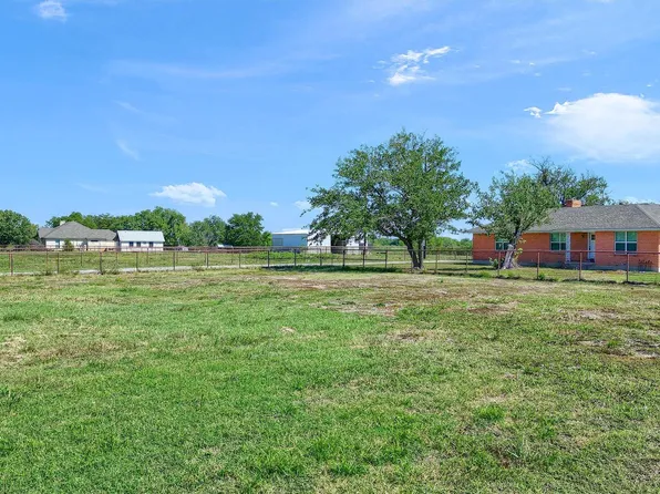 7932 Lights Ranch Rd, Pilot Point, TX 76258