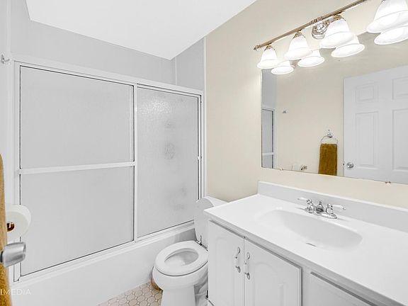 3rd image of 2200 S Stewart Ave APT 5C