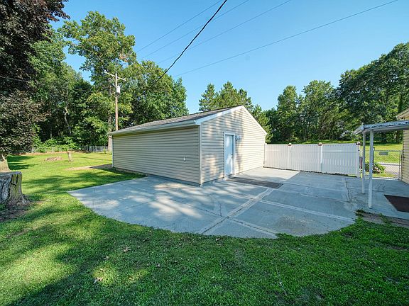 2nd image of 5445 Sharon Dr