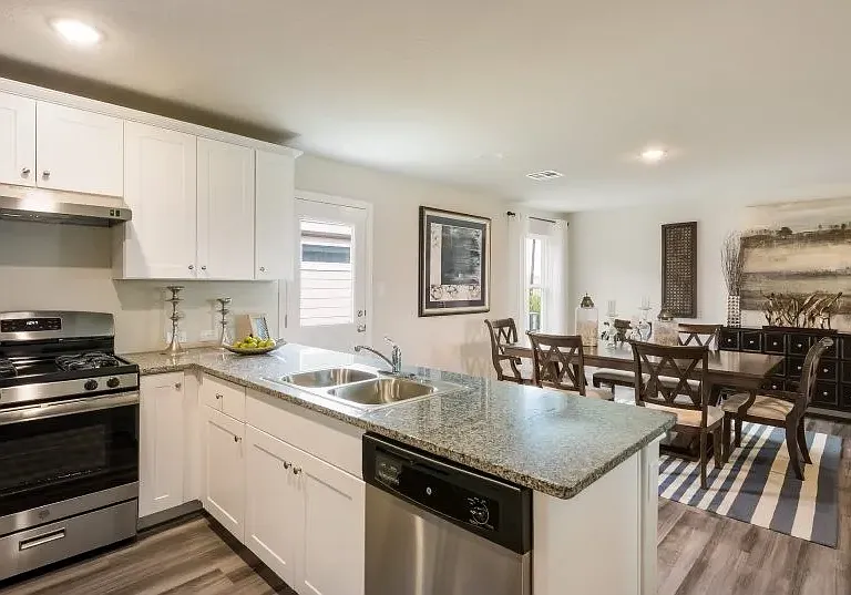 907 Cook Bnd — Photo 4