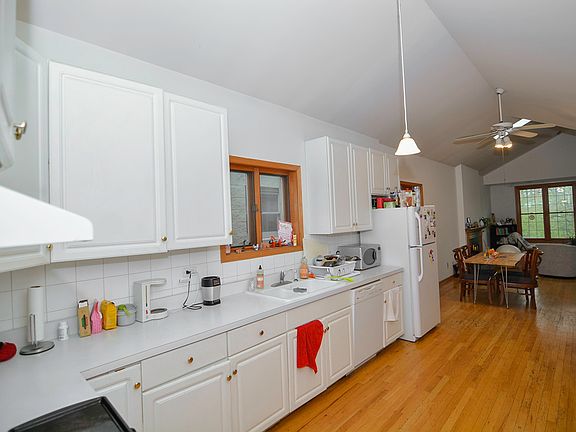 3rd image of 916 N Paulina St APT 3