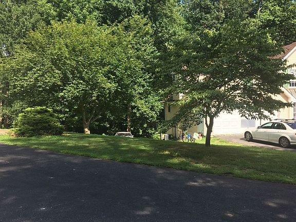 3rd image of 11929 Gardenia Dr