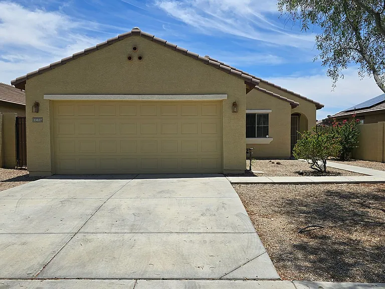 23827 W Yavapai St — Photo 1