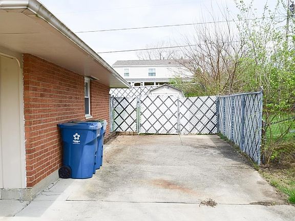3rd image of 6141 Holbrook Dr